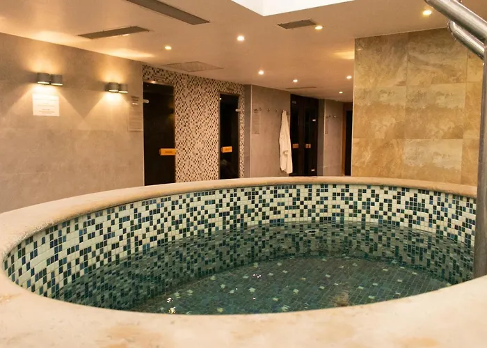 Hotel Visegrad מלון