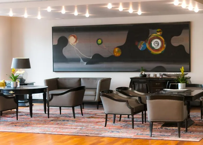 Hotel Visegrad מלון 4*