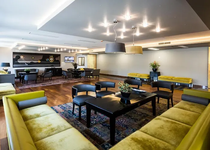 Hotel Visegrad מלון 4*