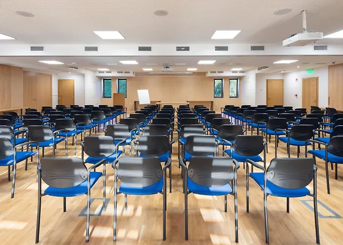 Hotel Visegrad מלון 4*