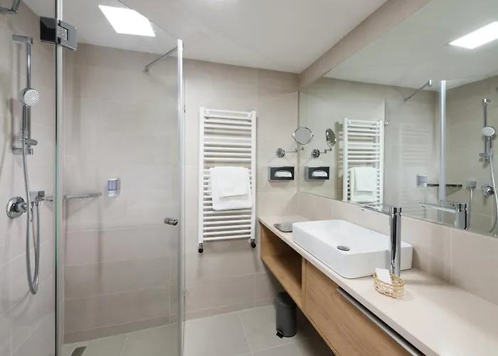 מלון Hotel Visegrad