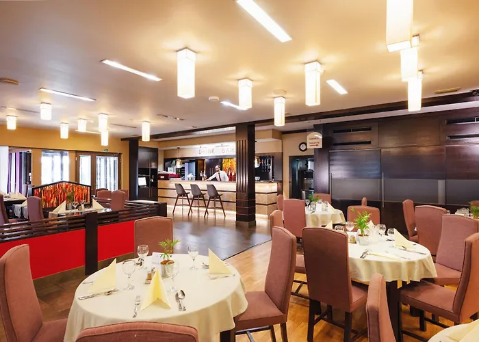 מלון Hotel Visegrad