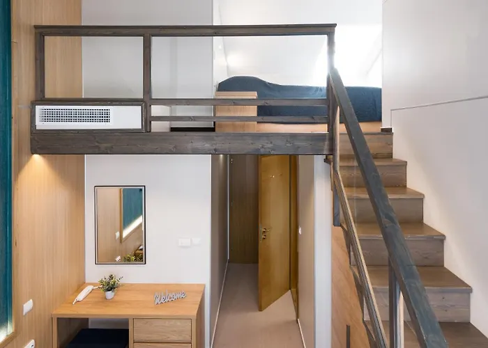 Hotel Visegrad מלון 4*