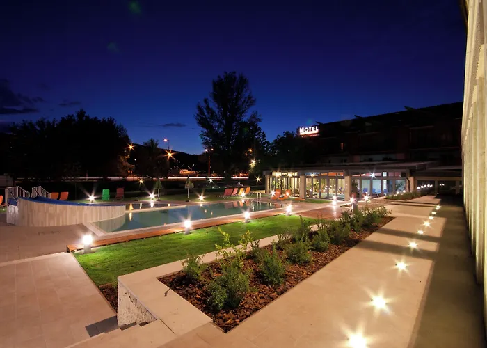 מלון Hotel Visegrad