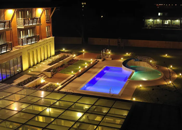 Hotel Visegrad מלון 4*