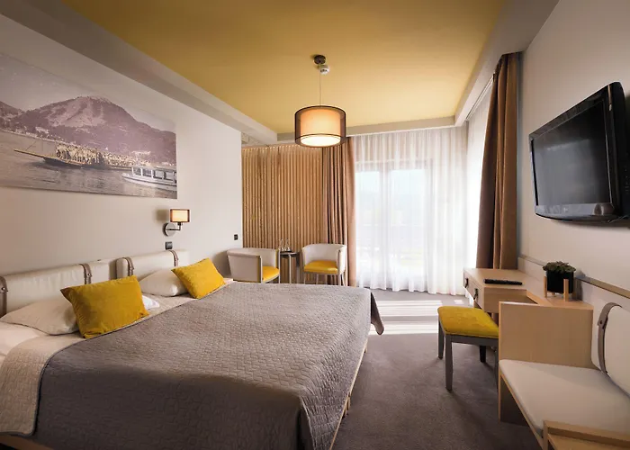 Hotel Visegrad מלון 4*